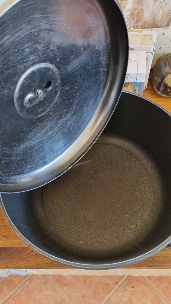 Garnek żeliwny tytanowy 30 cm Eurolux Titanium