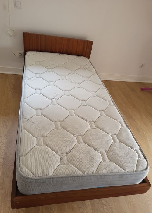 Cama solteiro(a) em madeira 90 x 180 com colchão
