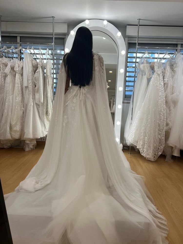 Vendo vestido de noiva com apliques em 3D