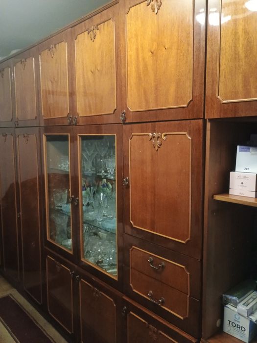 Стінка в вітальню вмістима є місце для телевізора