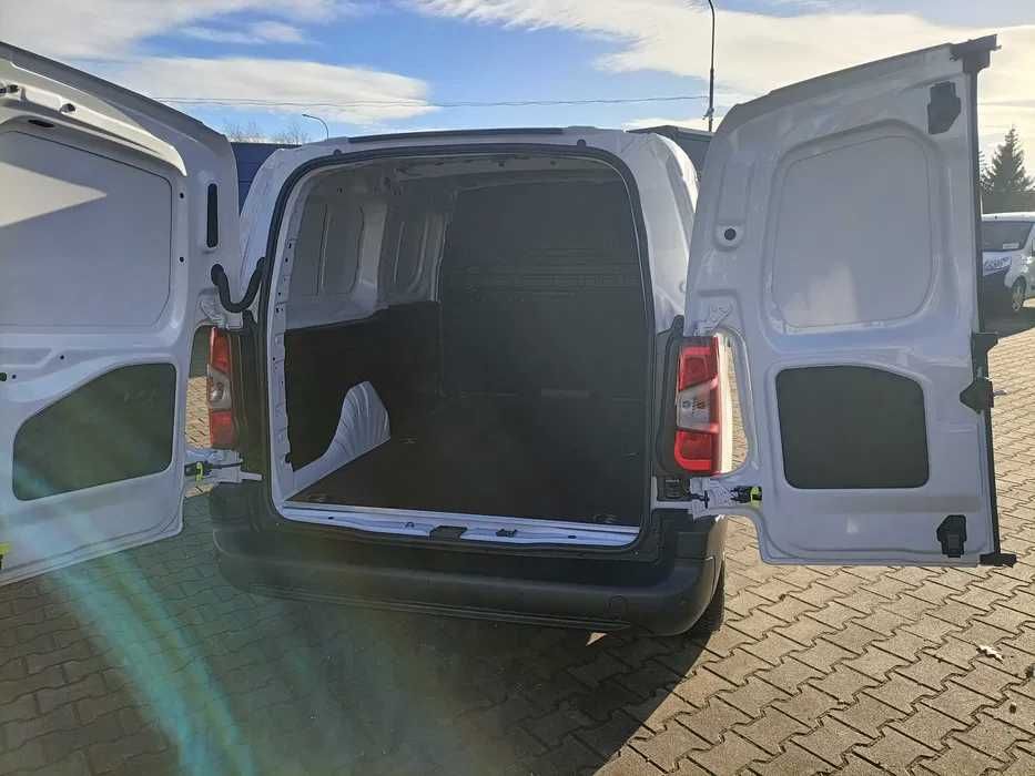 Wynajem busa FIAT DOBLO Cargo VAN L2H1 1.5 MJ 100 KM BlueHDI Łódź