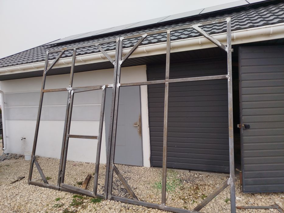 Bramy do budynków gospodarczych.