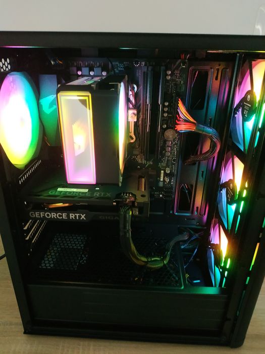 Komputer do gier Ryzen 5 5600/RTX 4060 8 GB GDDR6/32 GB RAM DDR4/M2