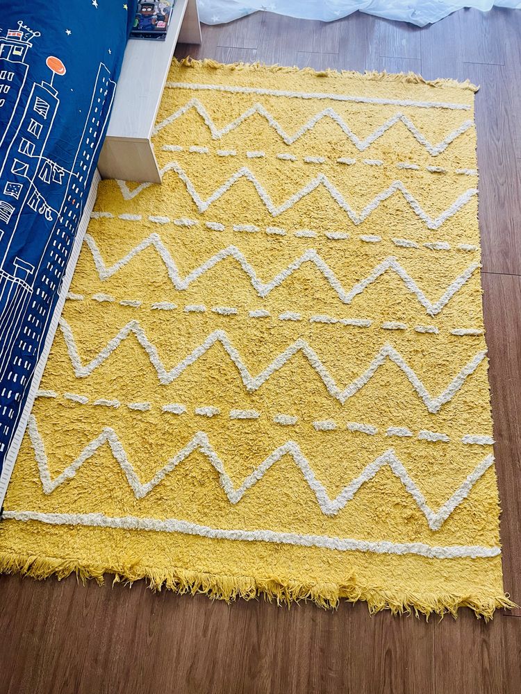 Tepete amarelo com padrão zig zag