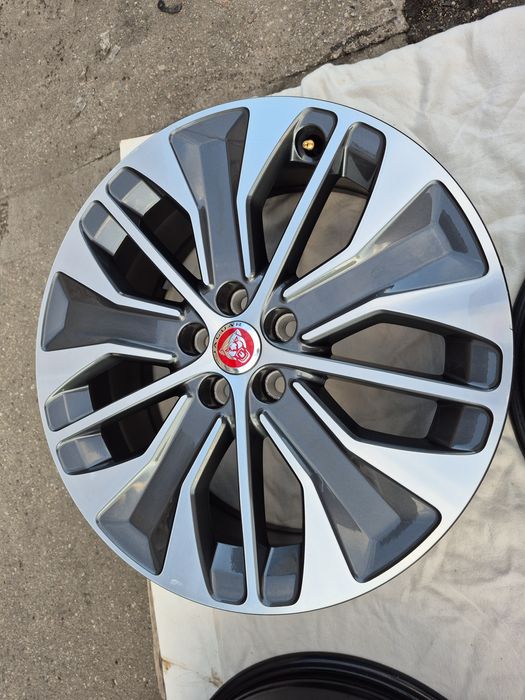 Felgi Jaguar 5x108 7.5j r19 ET45 M9D3-1007BA
