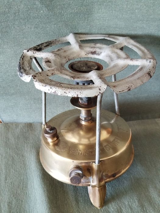 Fogão a petróleo antigo