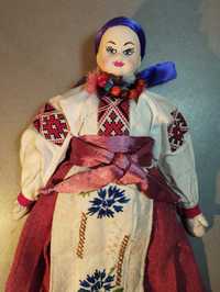 Кукла фарфоровая "Украинка в вышиванке", СССР, винтаж