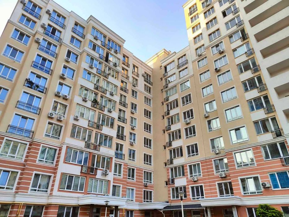 Продається двокімнатна квартира в ЖК Нові Теремки з індивідуалкою