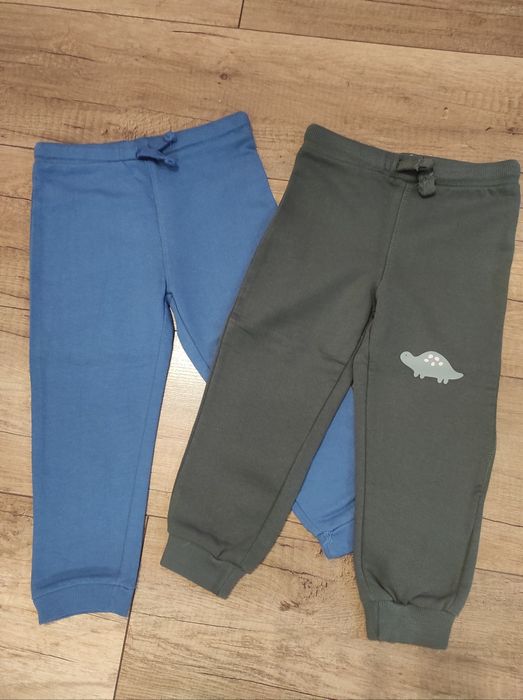 Nowe spodnie dresowe chłopięce