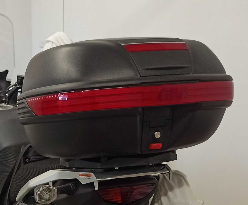 Kufer Motocyklowy GIVI Monokey E460 + płyta, 2 klucze, światło STOP
