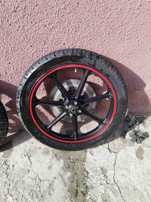 Титани на мотоцикл ява