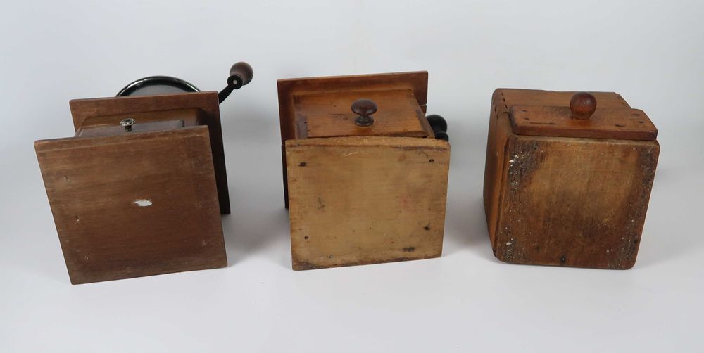 3 Moinhos de café muito antigos