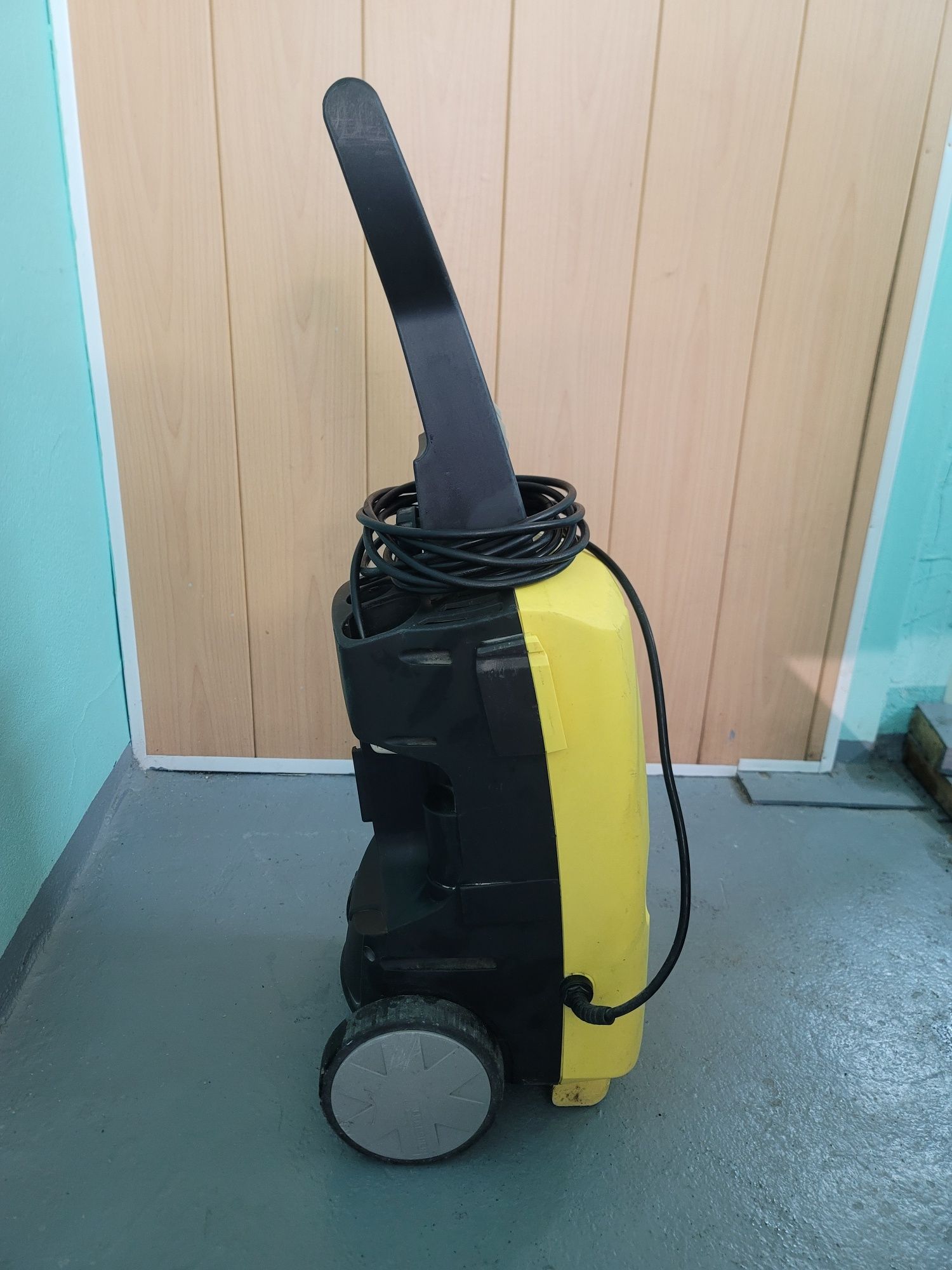 Продам минимойку Karcher K3.960