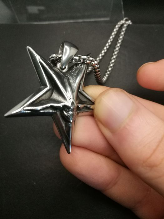 Pendente Satânico com fio