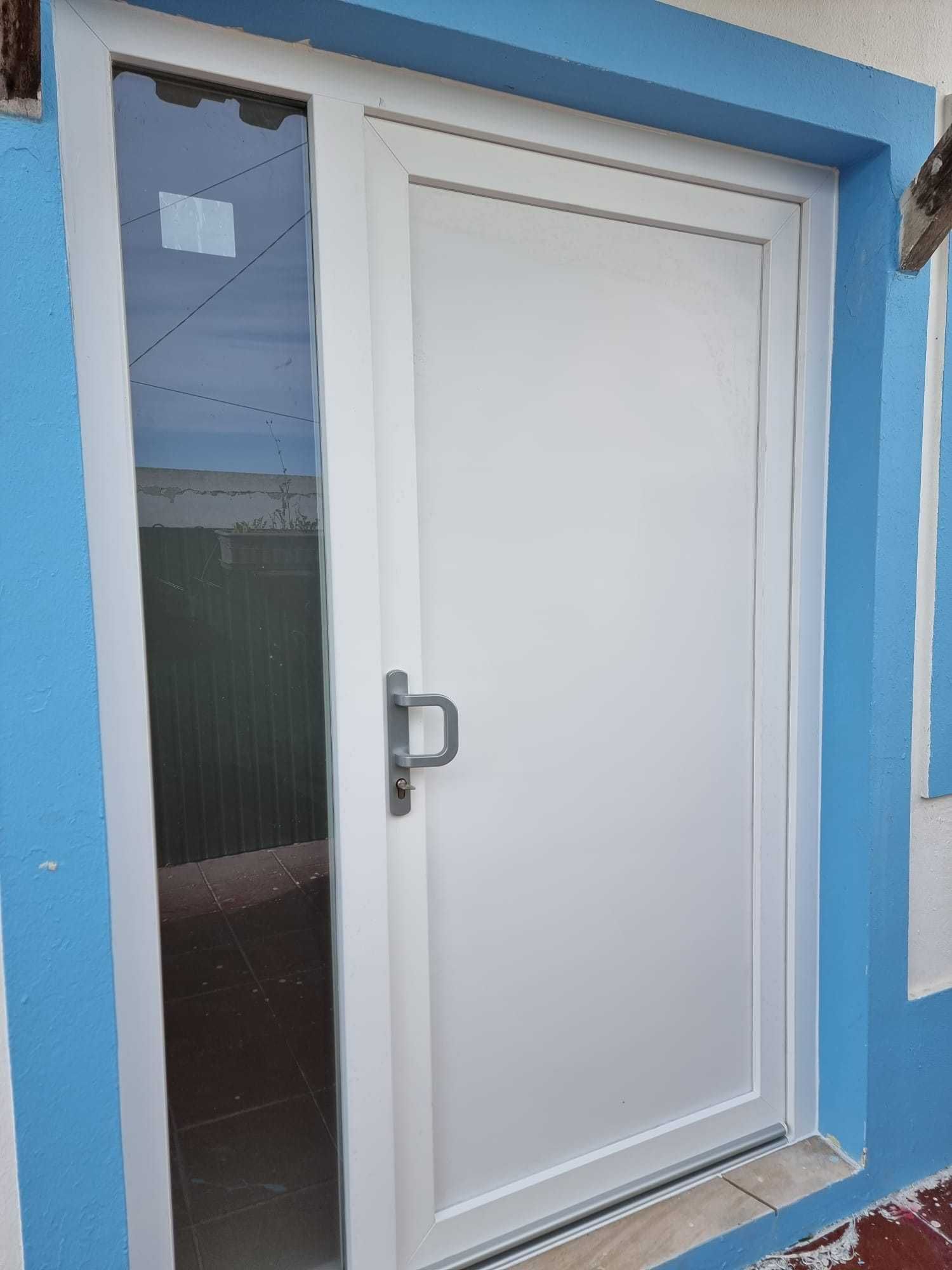 Janelas e portas em PVC, estores, Marquises, portadas em alumínio