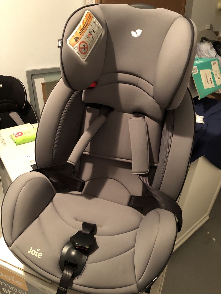 Duas cadeiras auto Joie Stages