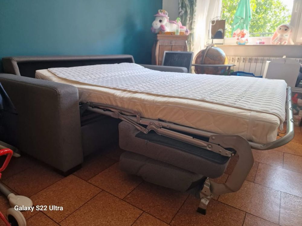 Sprzedam szarą kanape rozkladaną