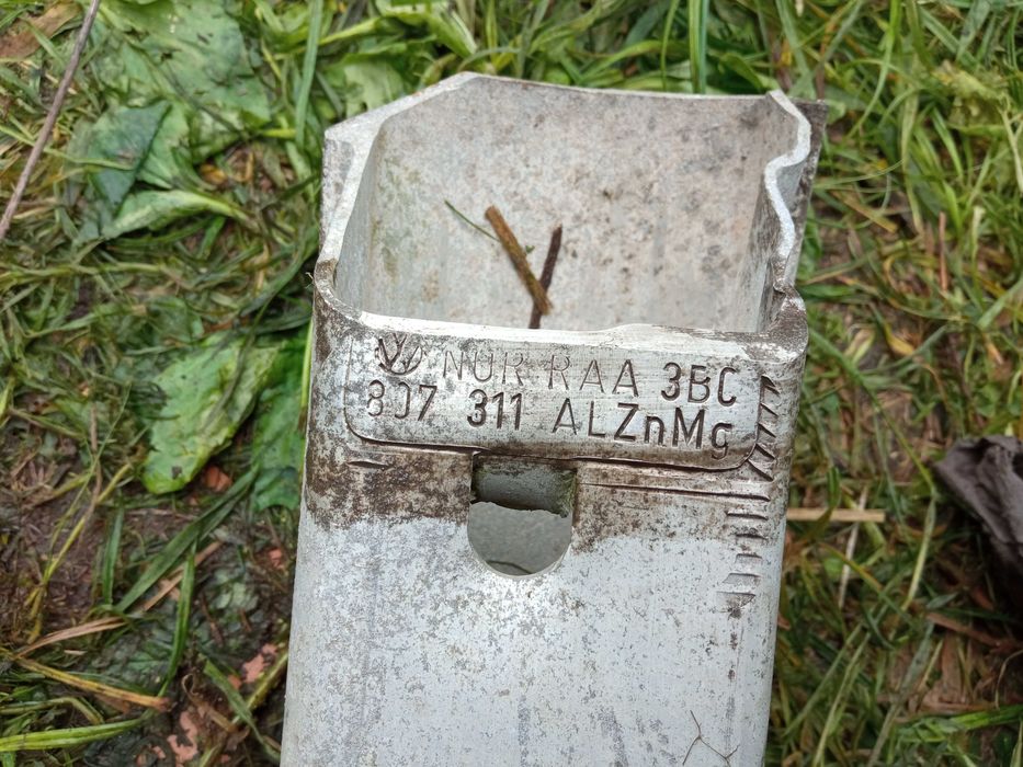 Підсилювач заднього бампера Volkswagen Passat B5 96-00 унів. 3B0807311