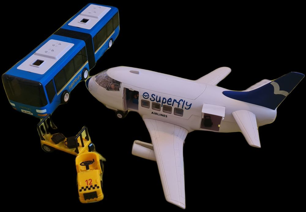 Zestaw Lotniskowy (autobus, samochód na bagaże, oraz samolot)