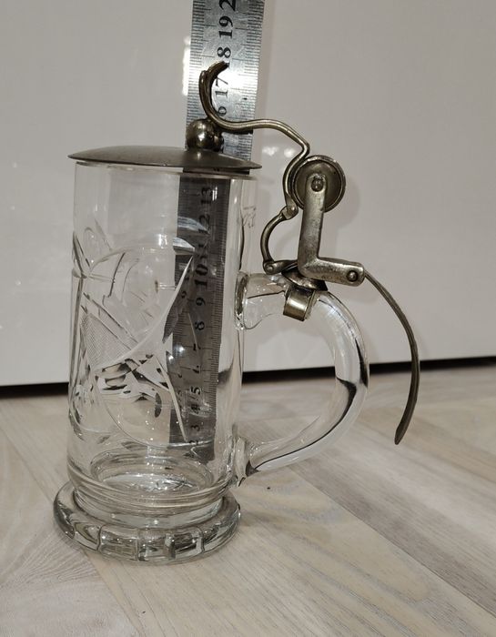 Stary, zdobiony kufel do piwa. Patent.