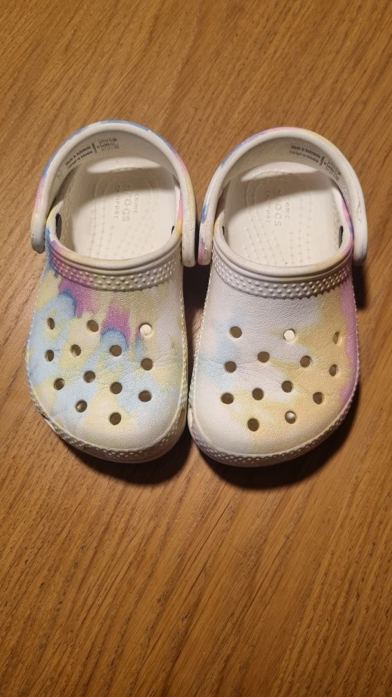 Crocs klapki sandały Tie Dye r.22/23