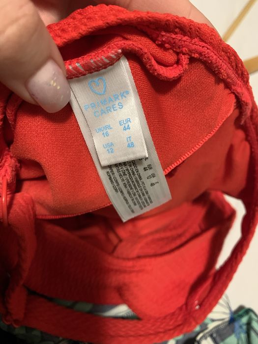 Купальник суцільний червоного кольору