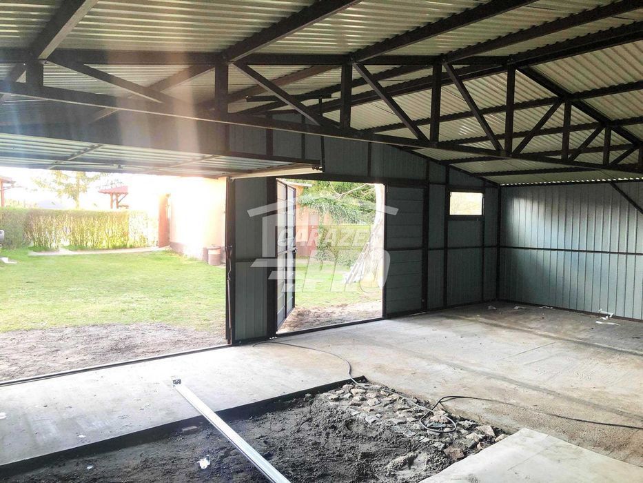 Garaż blaszany 9x6 2x Brama + Drzwi + okno drewnopodobny GP137