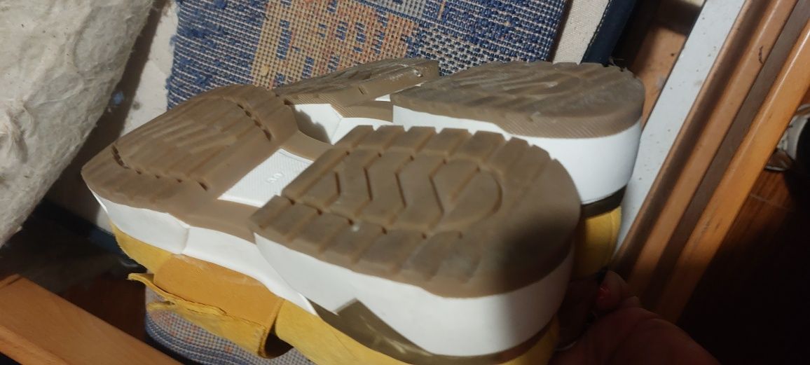 Sapatilhas amarelas 39