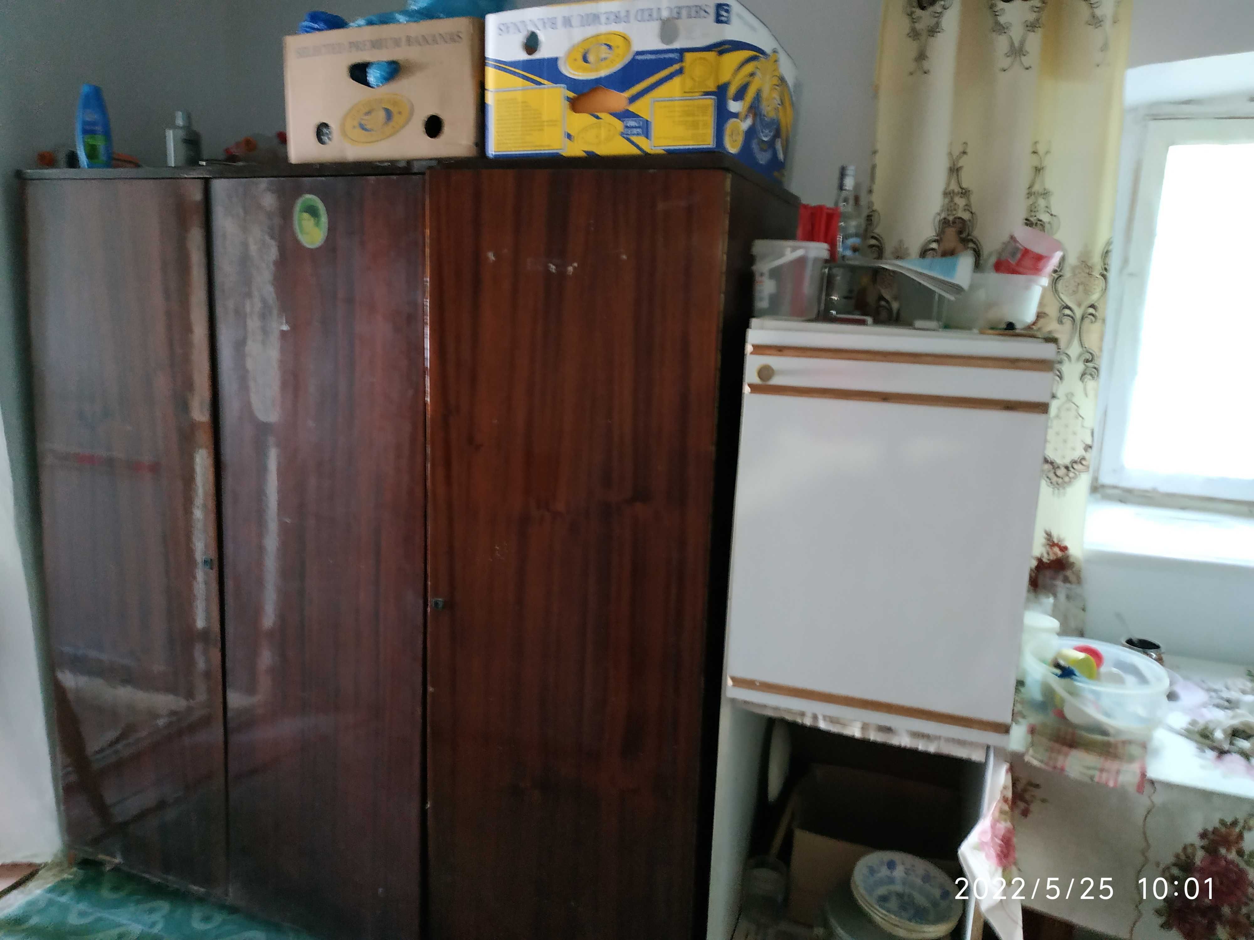 Продам частину будинку  з гаражем в Жмеринському р-ні Вінницької обл.