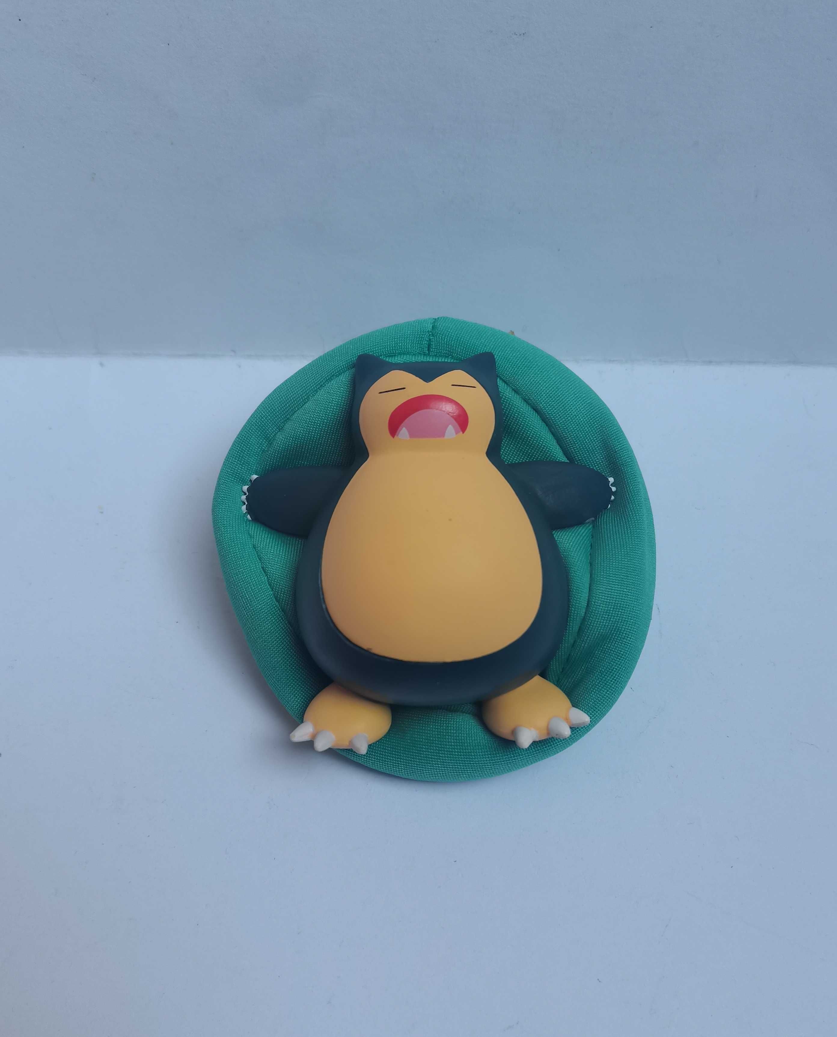 Śpiący pokemon Snorlax - urocza mini figurka na podusi