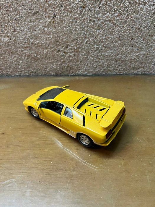 Carro de Coleção Lamborghini Diablo Amarelo Bburago