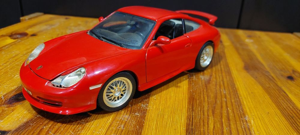 Model 1:18 Porsche Carrera 911 GT3 Bburago