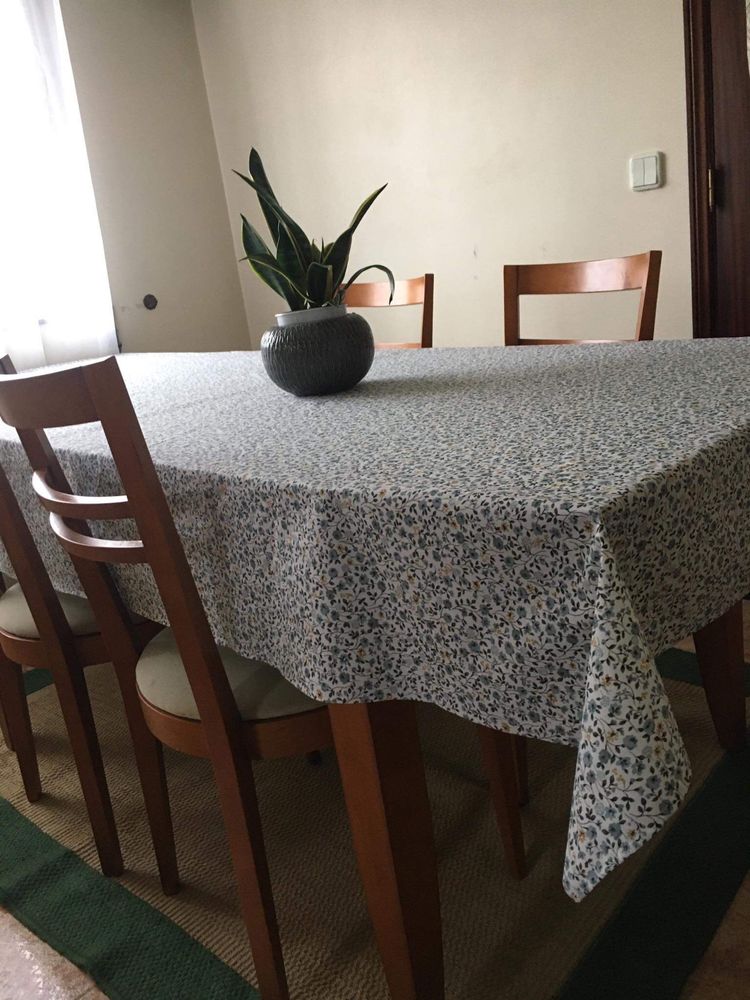 Vendo toalha de mesa encerada