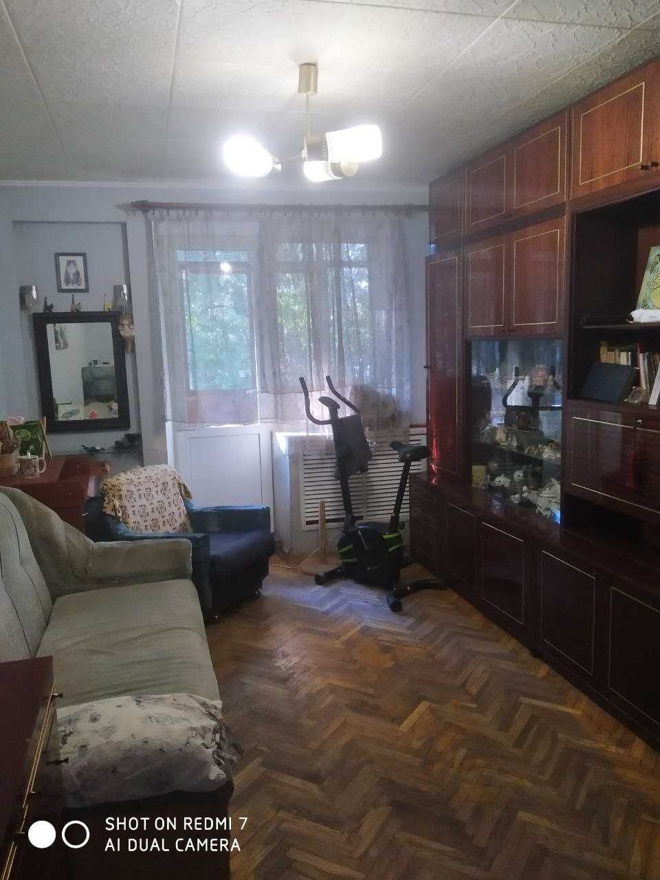 Продам 2к.кв.,комнаты раздельные,2\5,м.23 Августа,жилое,недорого