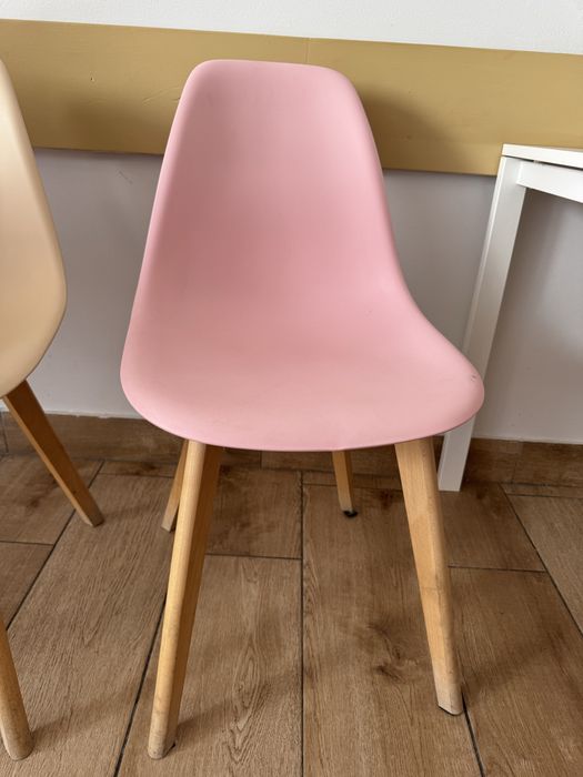 Cadeira nordica rosa