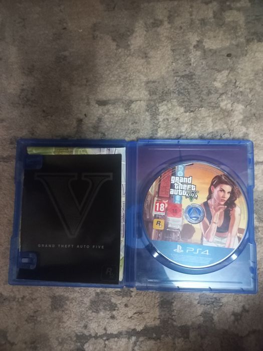 PS 4 SLIM 400GB + два диска GTA 5 та FIFA23