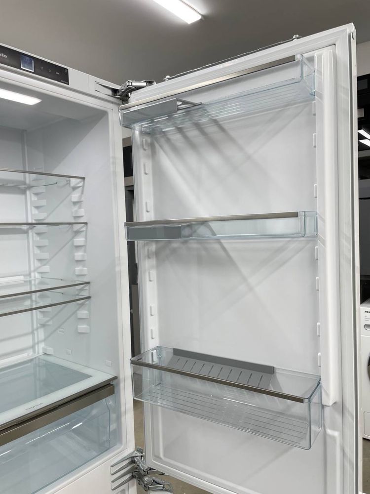 Холодильник під забудову KFN 7734 F