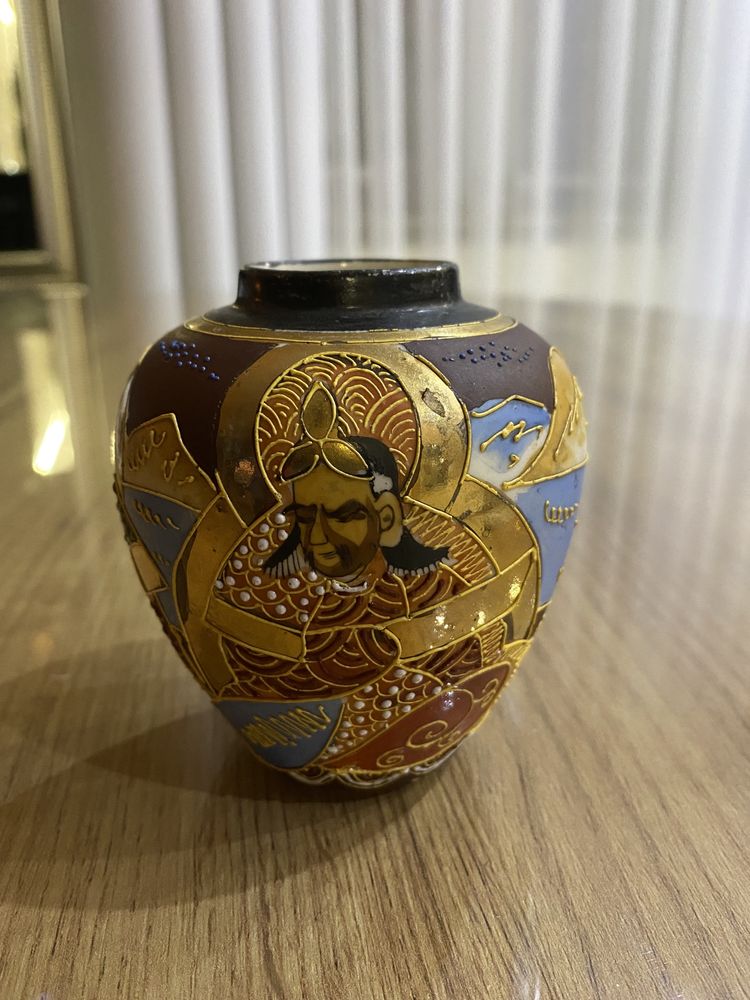 Wazon z porcelany z motywem japońskim ręcznie malowany