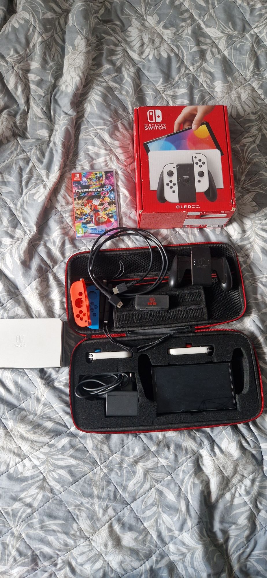 Nitendo switch OLED + karta pamięci 128 GB + Mariokart 8 deluxe + POKR