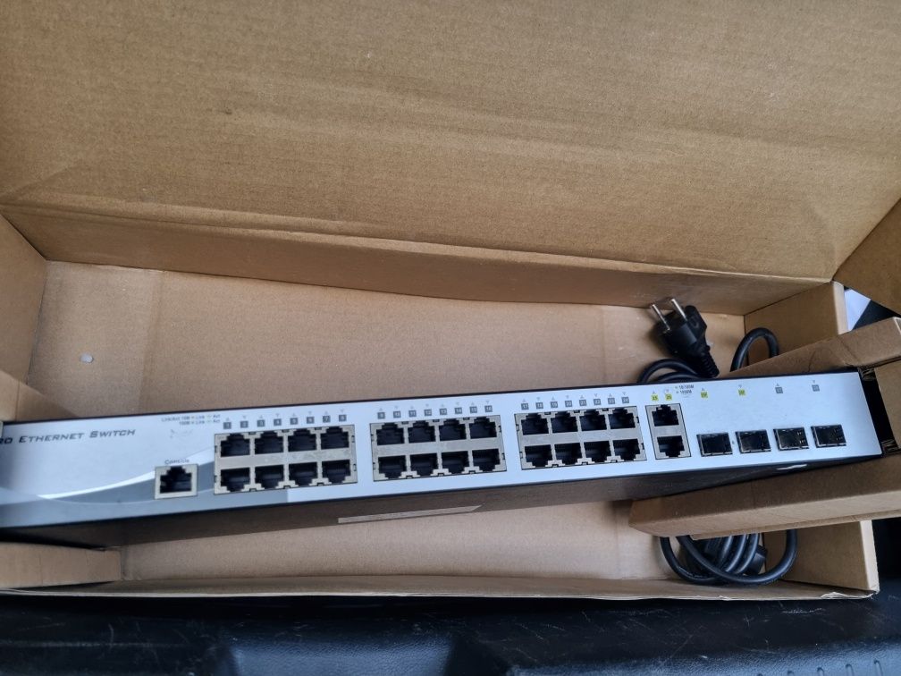 D-link свитч свич DES 1210-28/ME коммутатор маршрутизатор