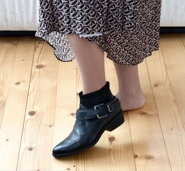 Козаки Bershka, чобітки