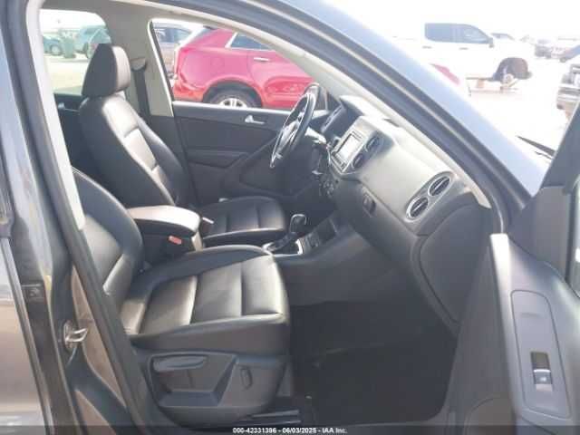 Volkswagen Tiguan SE 2016