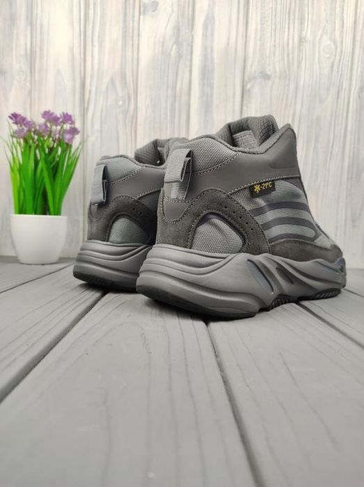 Чоловічі Зимові Кросівки Adidas Yeezy Boost 700 v2 з хутром до -21°