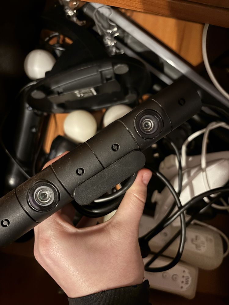 Playstation 4 z padami,ładowarką bezprzewodową oraz kamerką
