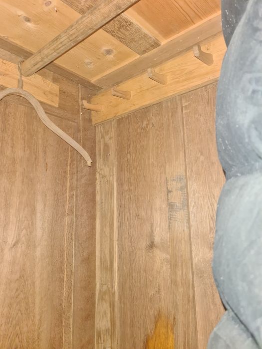 Старовинна шафа..