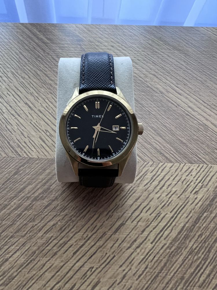 Zegarek Timex na czarnym pasku