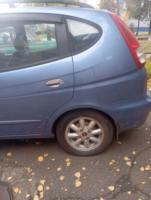 Автомобиль Шевроле Такума