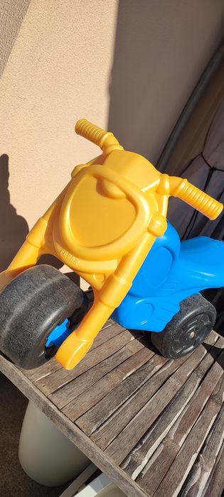 Mota kids Feber super prática leve resistente confortável como nova