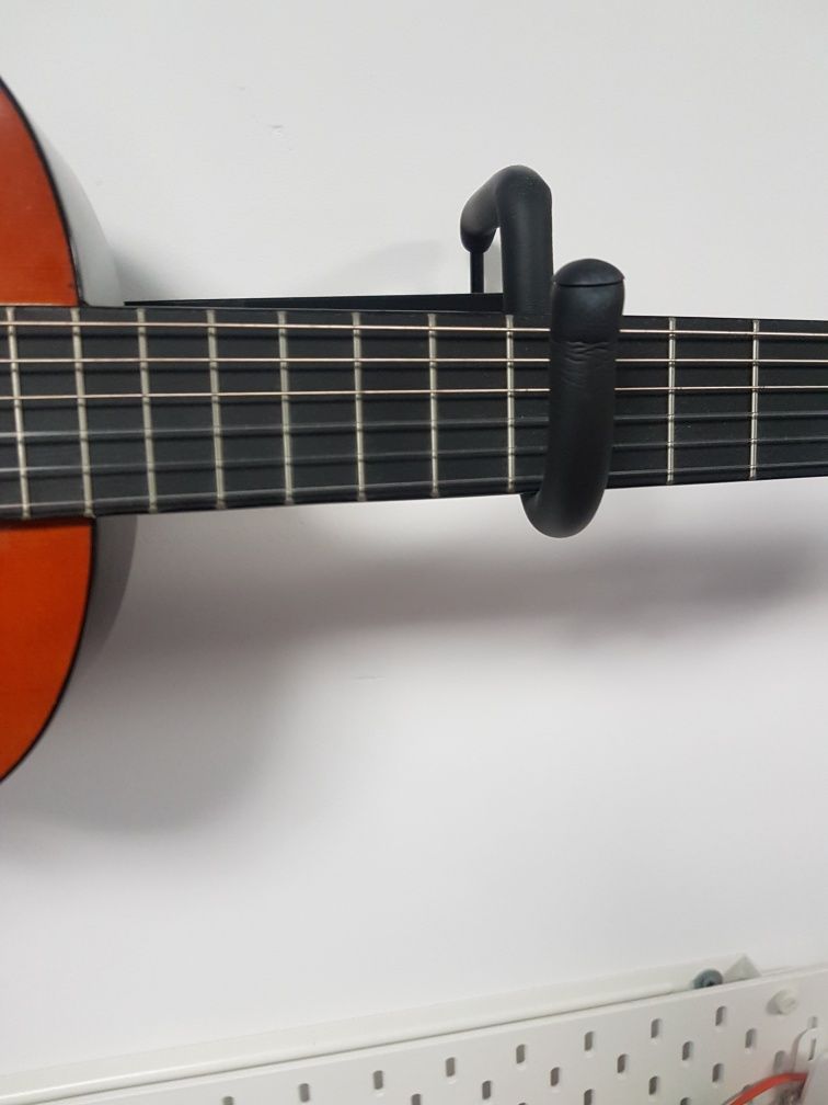 Roxtone wieszak gitarowy ścienny