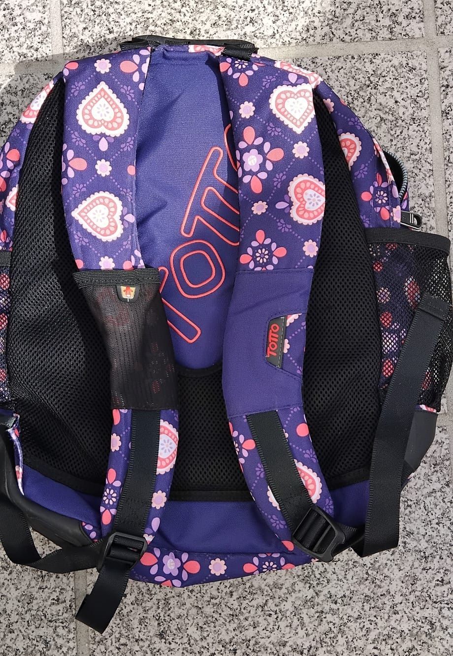 Mochila e malote da marca totto como novos